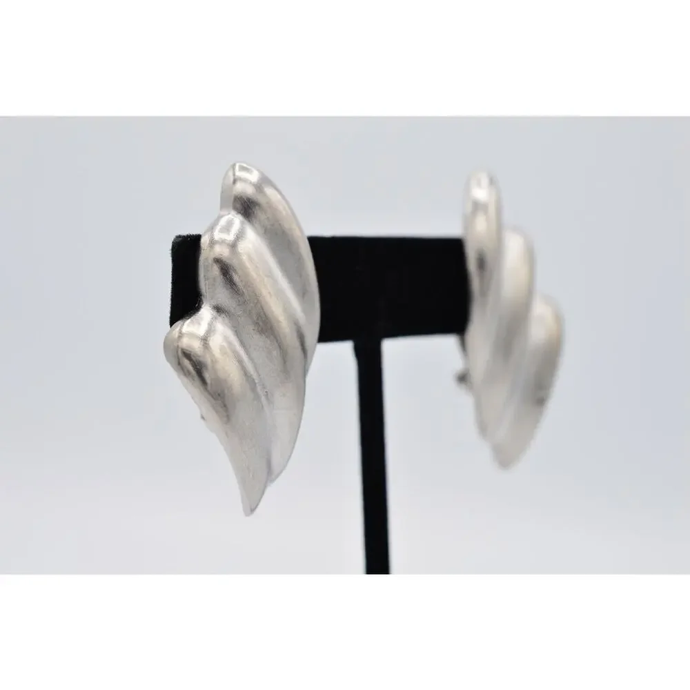 TAT Vintage Clip On Earrings Chunky Silver Brushed Silver Signed NOS 1980s BinAA